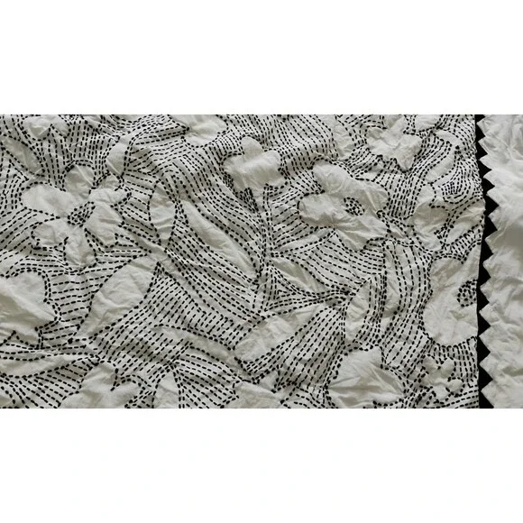 John Robshaw Baby Toddler Suhavi Crib Quilt Blk White Floral Organic Cotton EUC - Picture 5 of 11